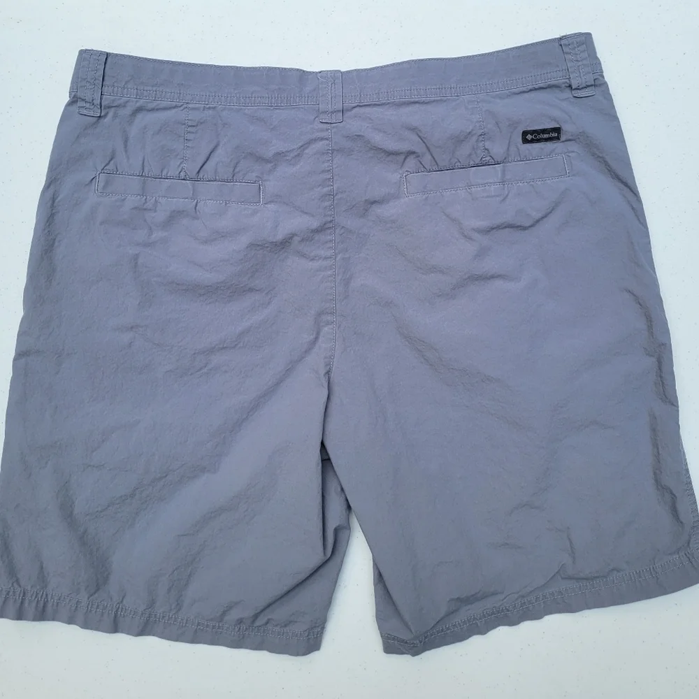 Columbia Sportswear Mens Washed Out Shorts Size 38W 10L - Picture 2 of 5